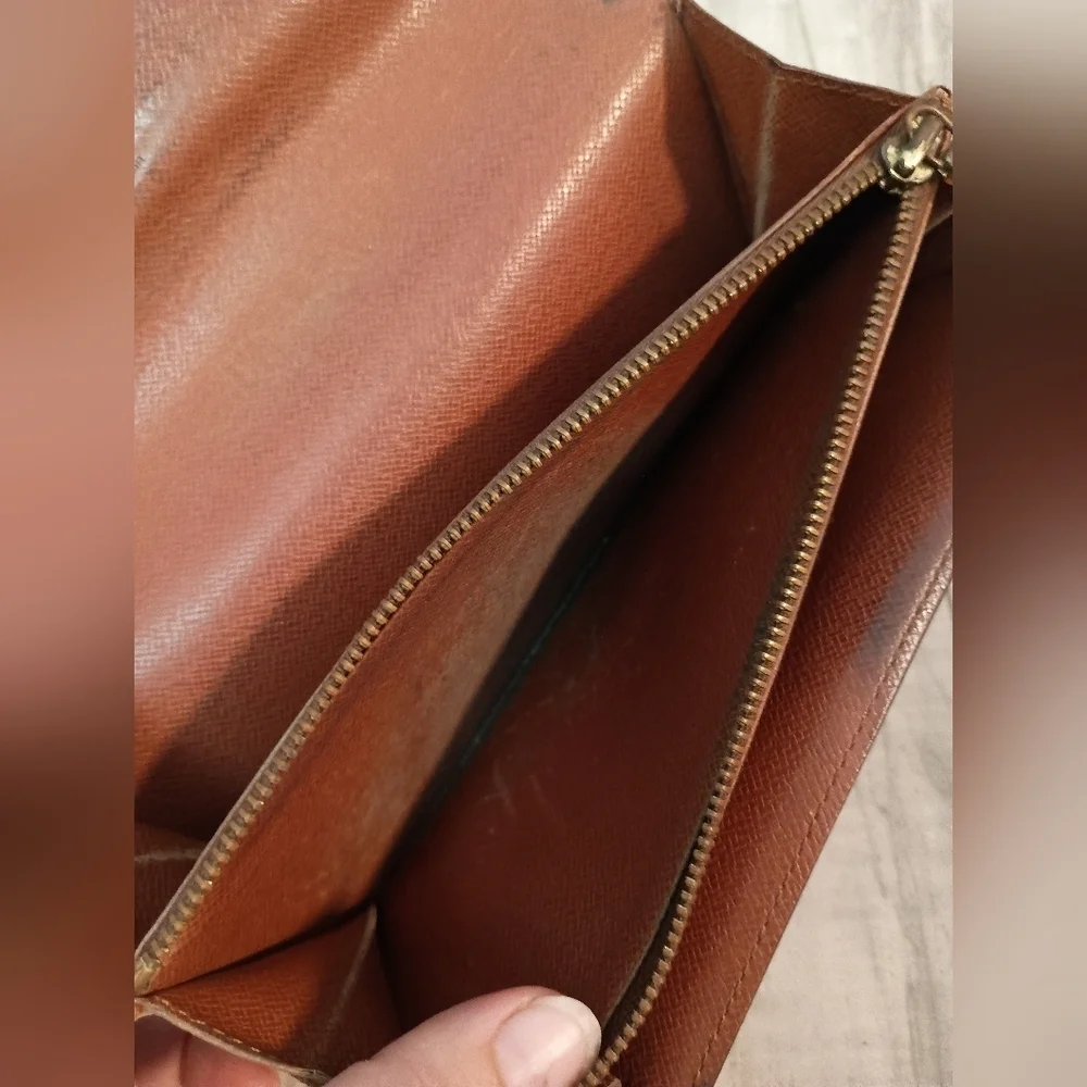 Authentic Louis Vuitton Monogram Sarah Wallet